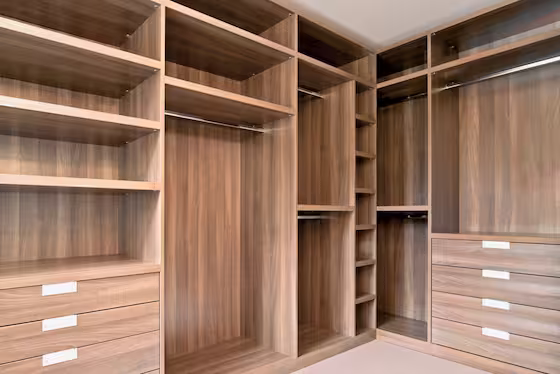 Šatny a předsíně — ukázka návrhu Crystal Interiors